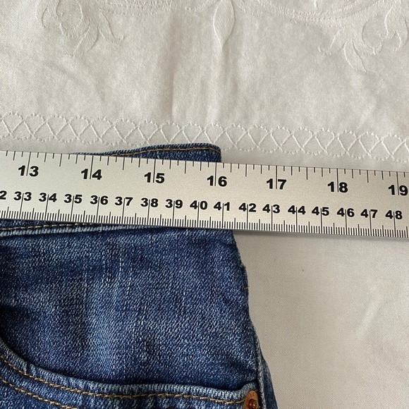 GAP 1969 Women's Standard Wash Denim Cut-off Jean‎ Shorts Size 28 - Picture 8 of 11